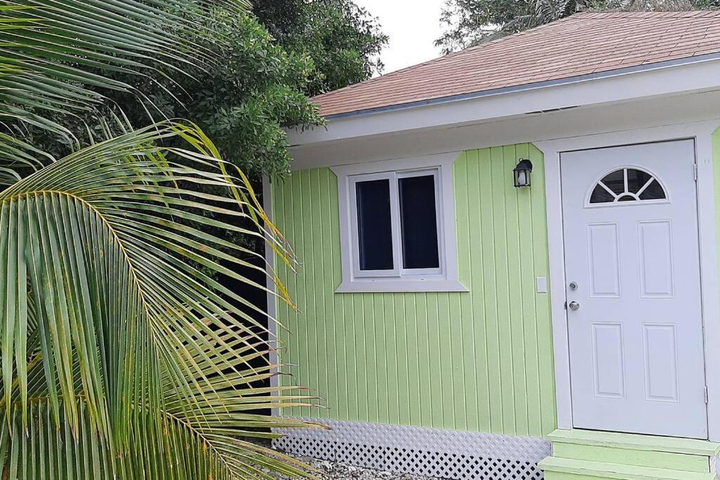 Apartamento Budget & Basic In Local Neighborhood, 7Min Drive To Downtown Nassau Beach Paradise Exterior foto
