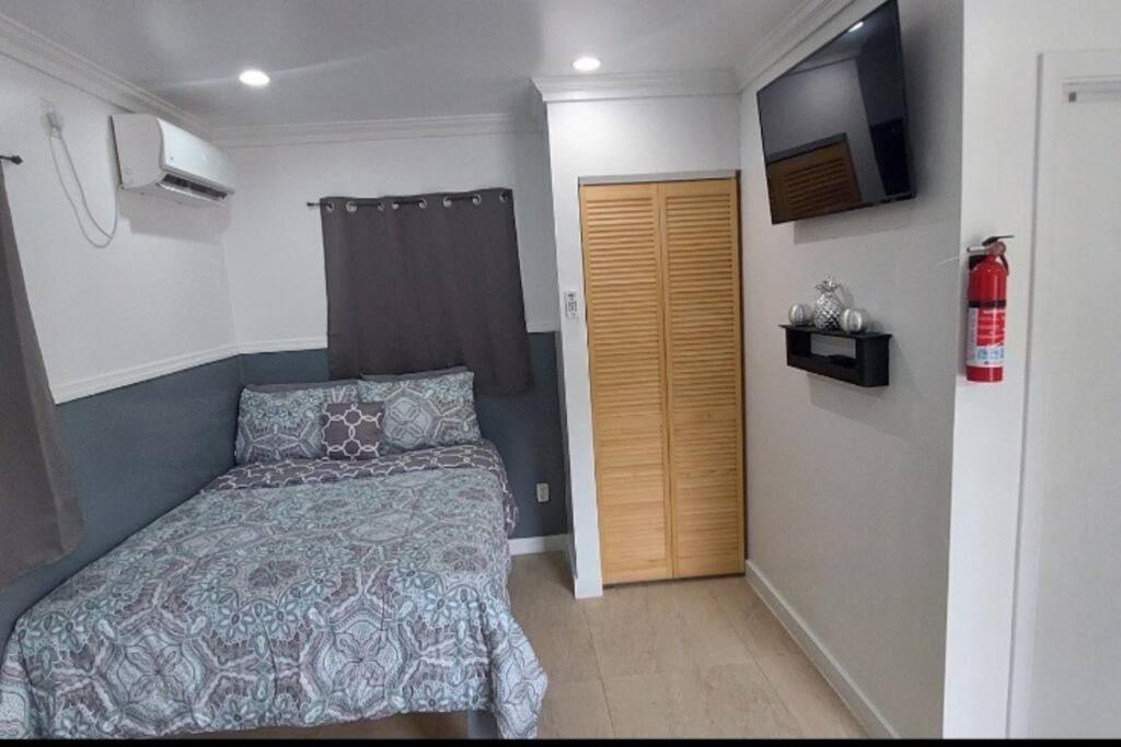 Apartamento Budget & Basic In Local Neighborhood, 7Min Drive To Downtown Nassau Beach Paradise Exterior foto