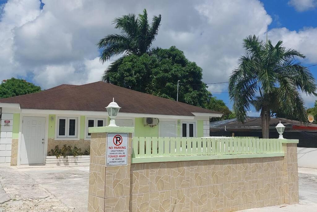 Apartamento Budget & Basic In Local Neighborhood, 7Min Drive To Downtown Nassau Beach Paradise Exterior foto