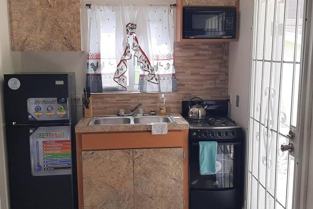 Apartamento Budget & Basic In Local Neighborhood, 7Min Drive To Downtown Nassau Beach Paradise Exterior foto